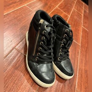 ALDO Black Leather Mid Top Side Zip Lace Up Wedge Women Size 8.5 used